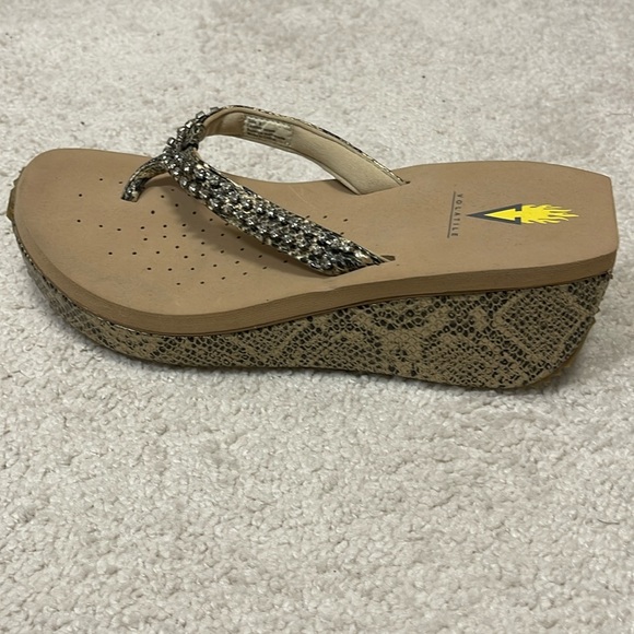 Volatile Platform flip Flops - Picture 3 of 4